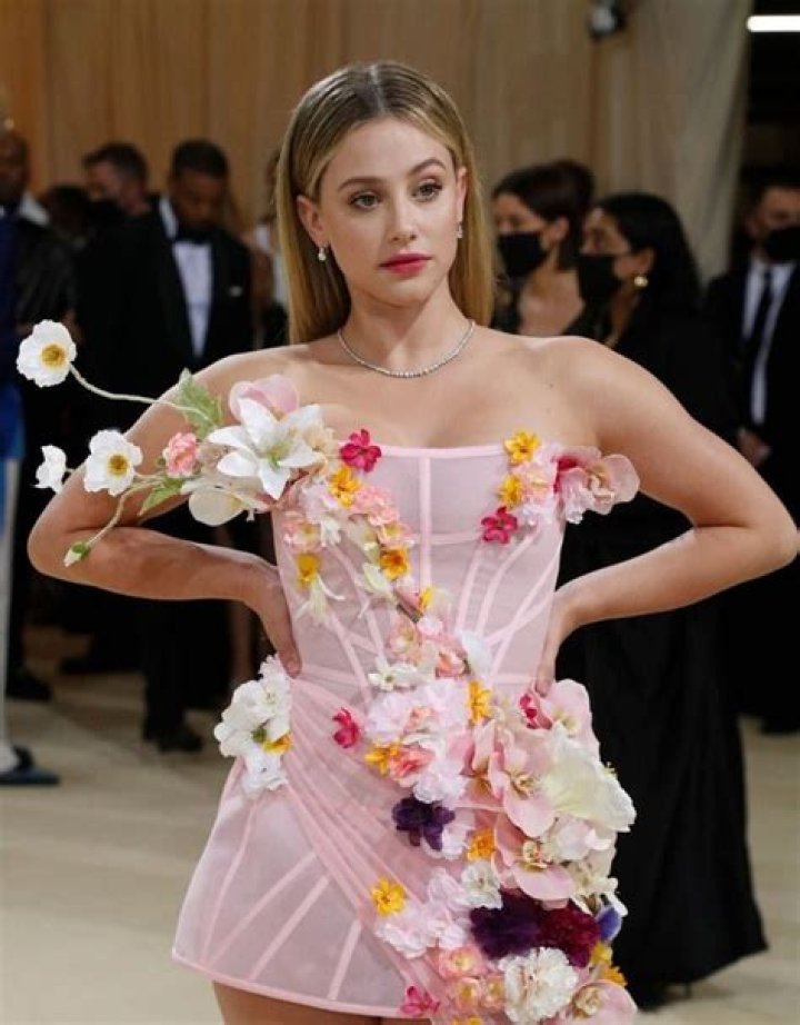 Chloe Reinhart Height, Weight, Net Worth, Age, Birthday, Wikipedia, Who, Instagram, Biography