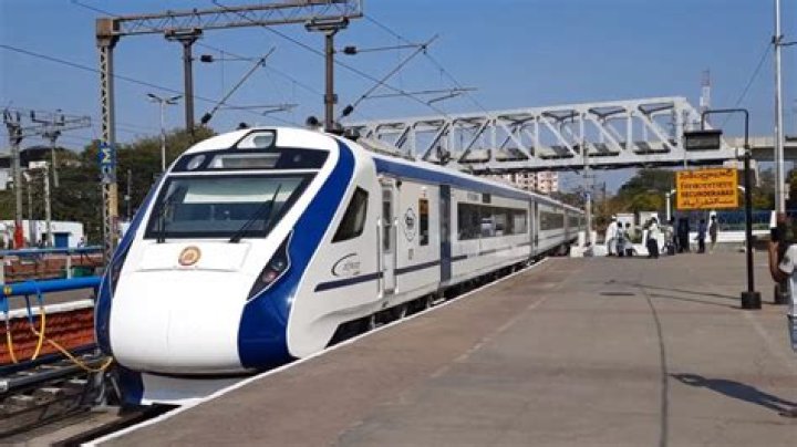 
College student pushed in front of moving train in Chennai, dies 
