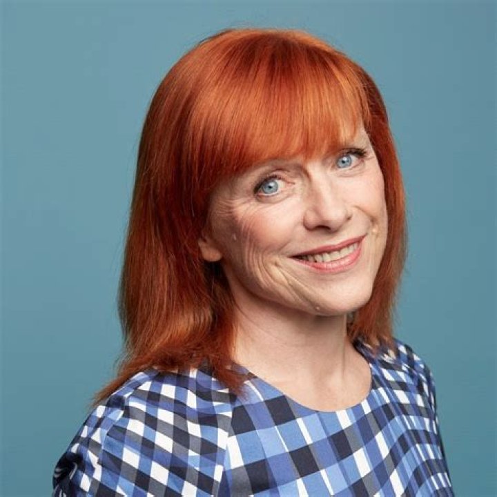 
Dr Sarah Jarvis Height, Weight, Net Worth, Age, Birthday, Wikipedia, Who, Instagram, Biography 