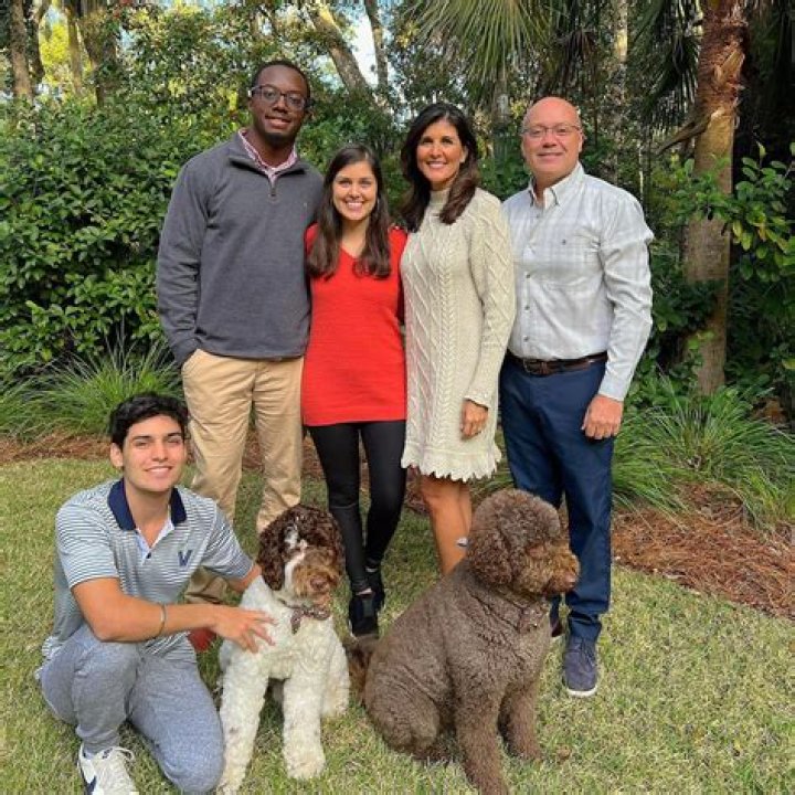 
Is Jennifer Palmieri Married? Her Bio, Age, Parents, Husband, Daughter and Family 
