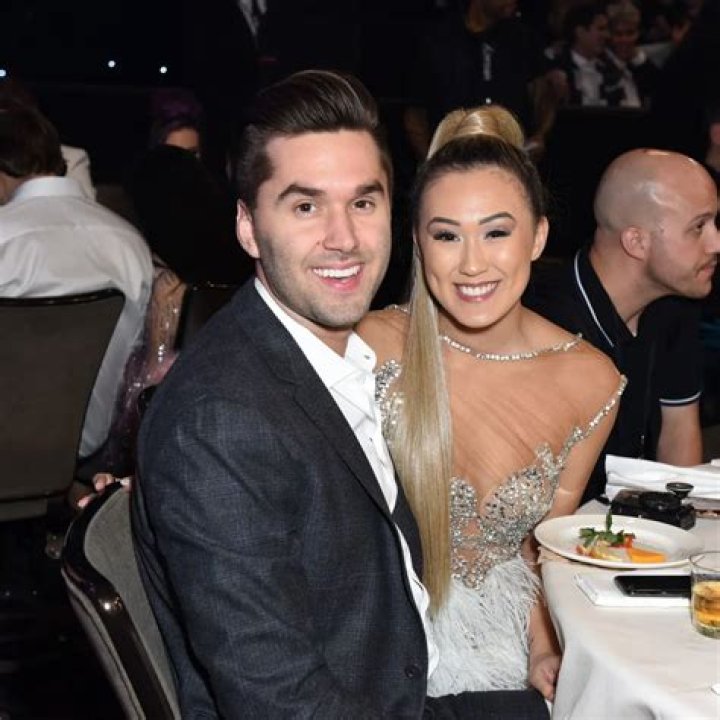 
Lauren Riihimaki Boyfriend Jeremy Lewis Is A Podcast Host 