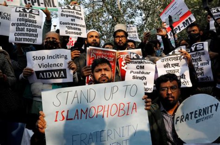 
Leicester unrest culmination of growing tension between Hindu, Muslim communities 