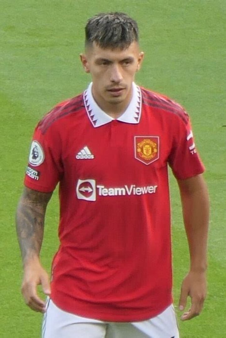 Lisandro Martinez Height, Weight, Net Worth, Age, Birthday, Wikipedia, Who, Instagram, Biography
