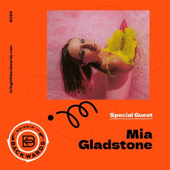 Mia Gladstone Height, Weight, Net Worth, Age, Birthday, Wikipedia, Who, Instagram, Biography