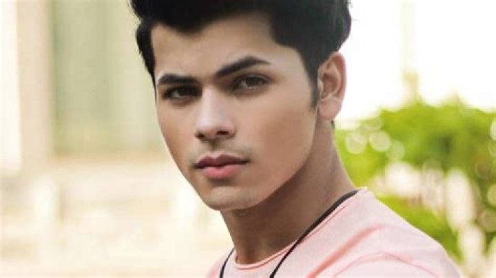 
Siddharth Nigam Height, Weight, Net Worth, Age, Birthday, Wikipedia, Who, Nationality, Biography 