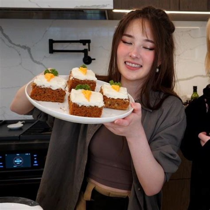 
Tina Slicks Cooking Video With Partner Lee Slicks Is Viral On Twitter 